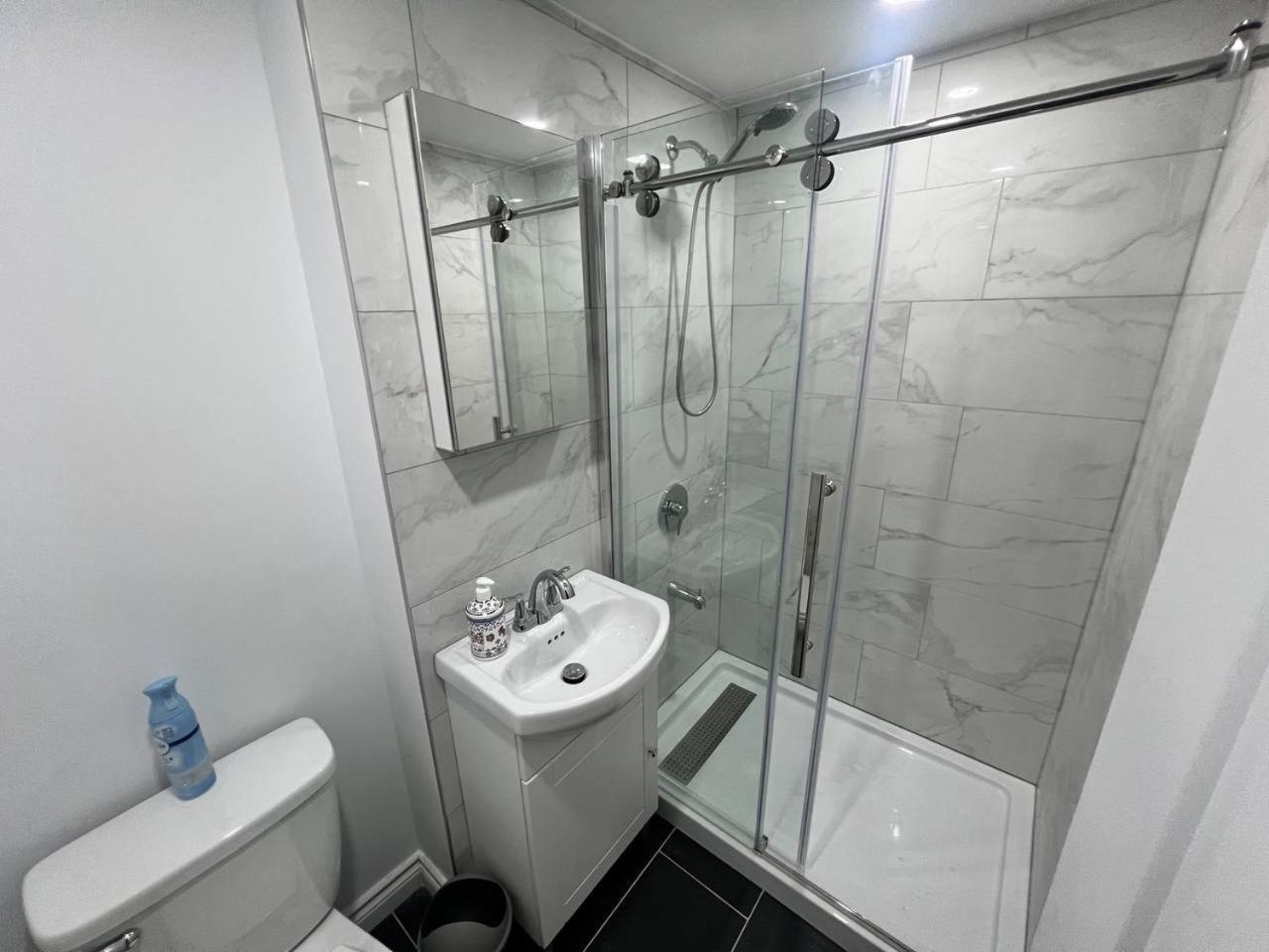 #1 Convvy-Nient Residence! Toronto Dış mekan fotoğraf
